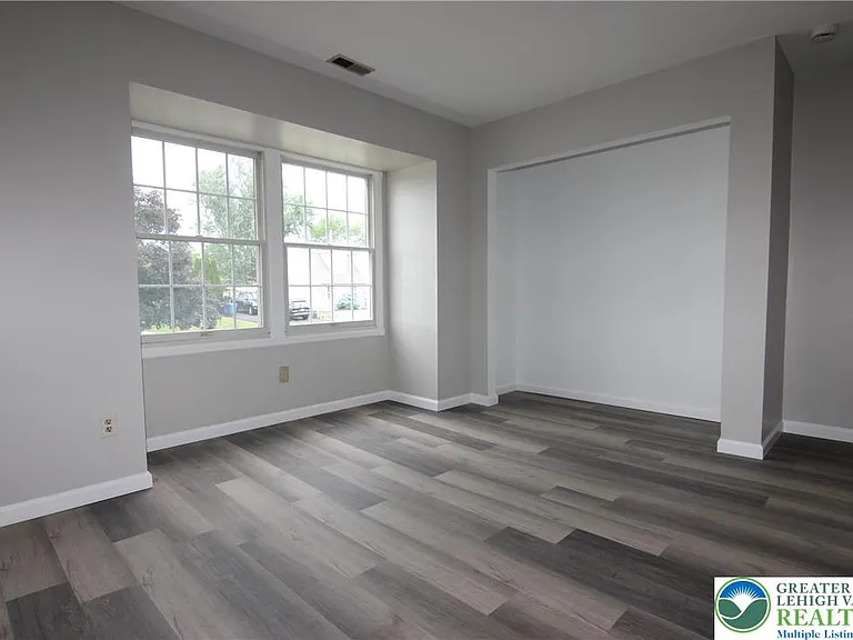 228 Spring House Ln — Photo 13