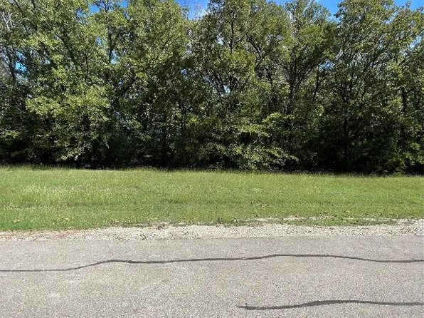 101 Waters Edge Dr, Corsicana, TX 75109