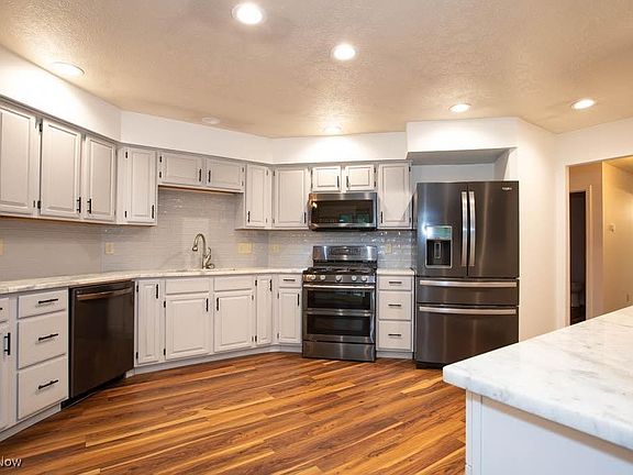 2nd image of 11815 Pinehurst Dr