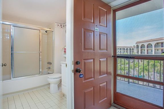 2nd image of 1015 Anglers Cv APT 402