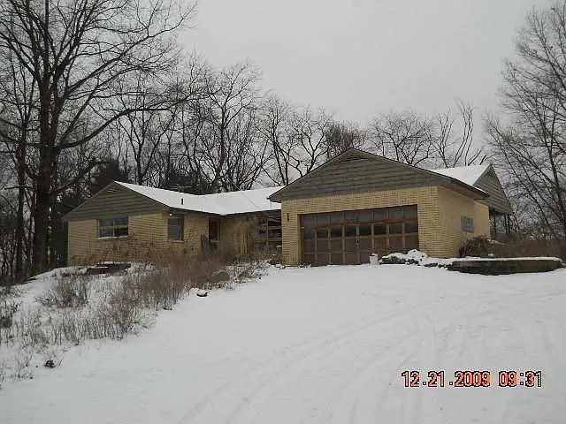 5745 Franklin Dr photo 1