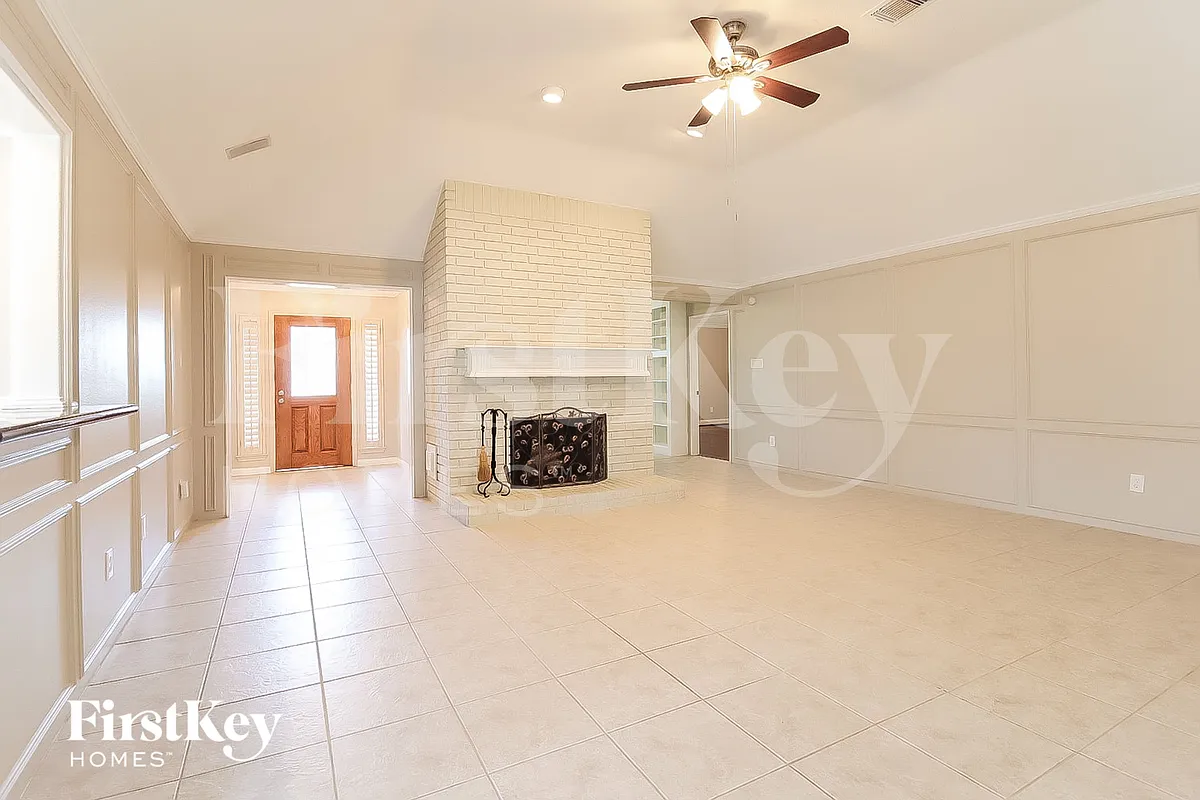 Building Photo - 2303 Prestwick Dr