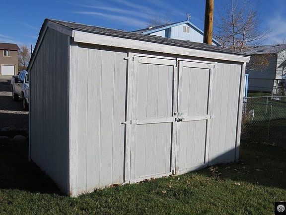 3rd image of 630 Six Street Ct