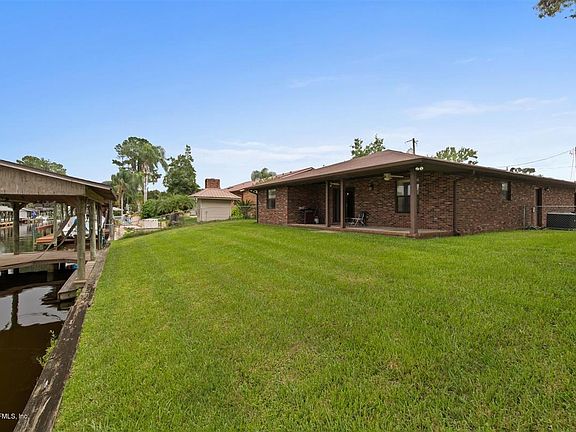 4th image of 122 Orange Dr E