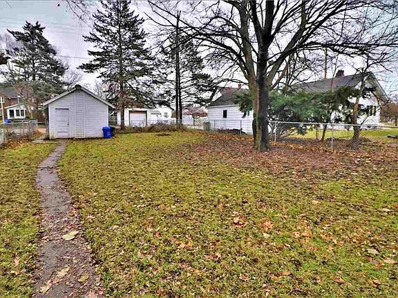 3rd image of 1711 Douglas St