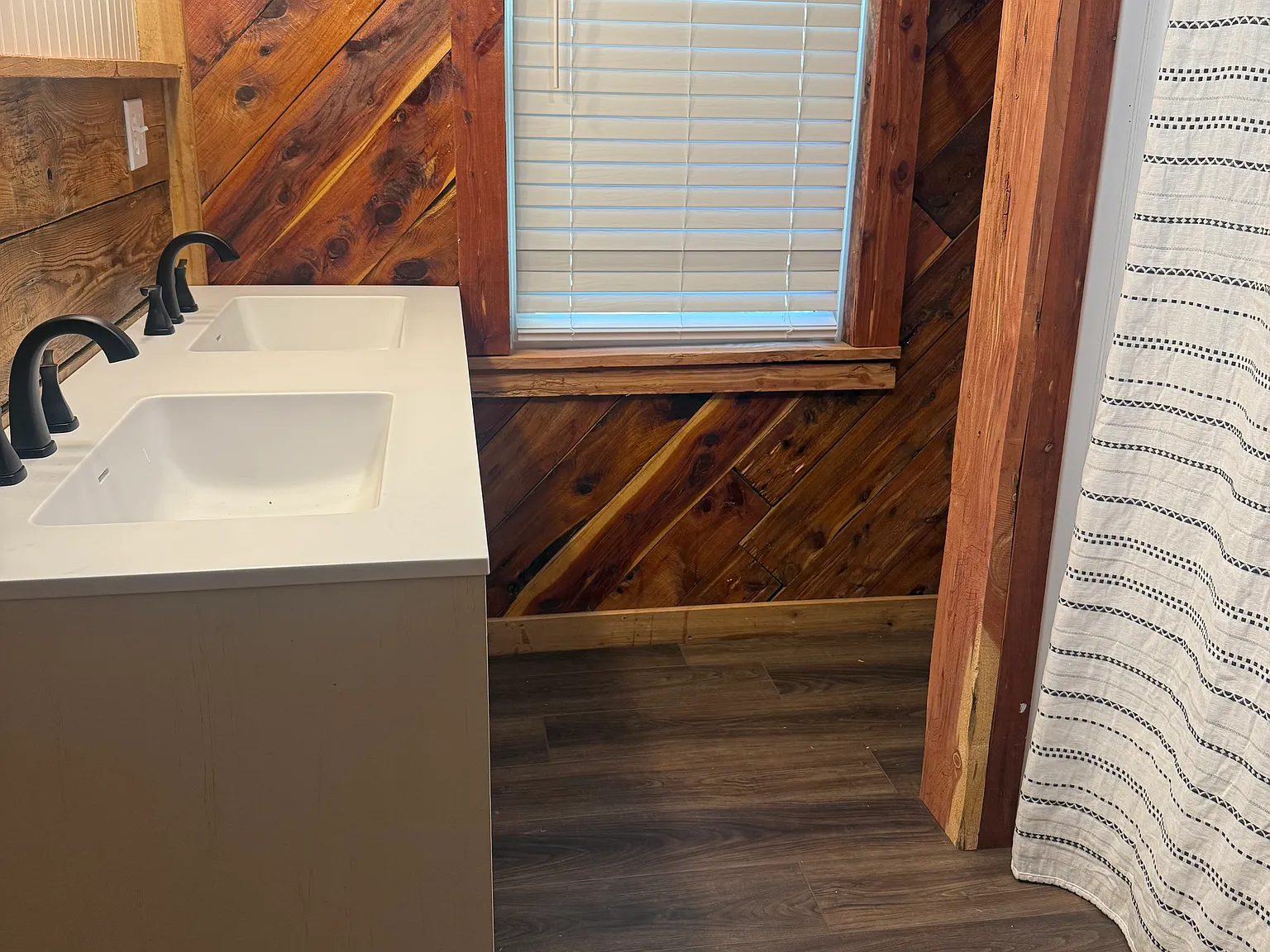 2 bed, 910 sqft, $1,100 — Photo 3