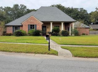 117 Hundred Oaks Dr, Youngsville, LA 70592