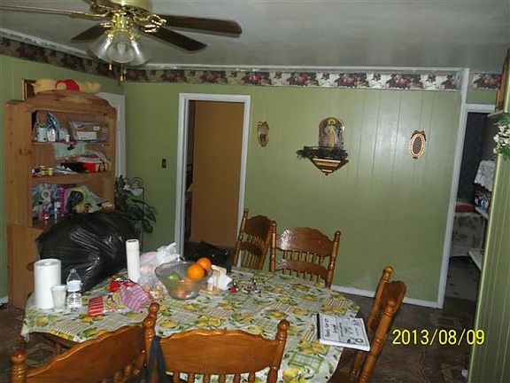 3rd image of 800 E Poplar St