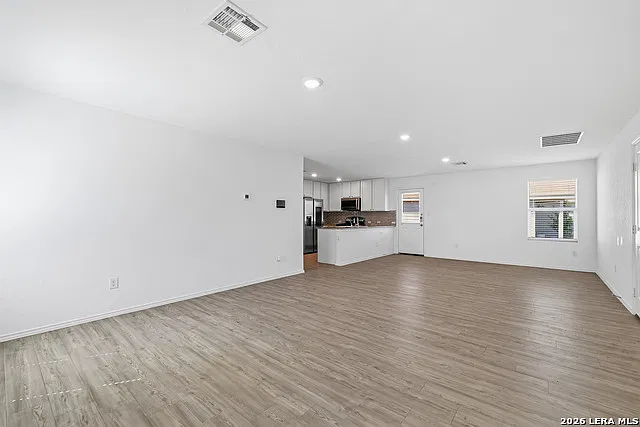 3 bed, 2.0 bath, 1450 sqft, $1,600 — Photo 2