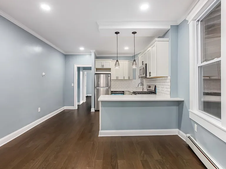 380 Baldwin Ave #2R — Photo 2