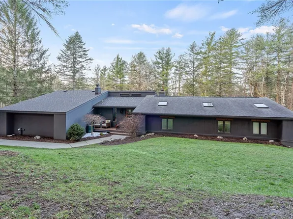 4001 Pompey Hollow Rd, Cazenovia, NY 13035