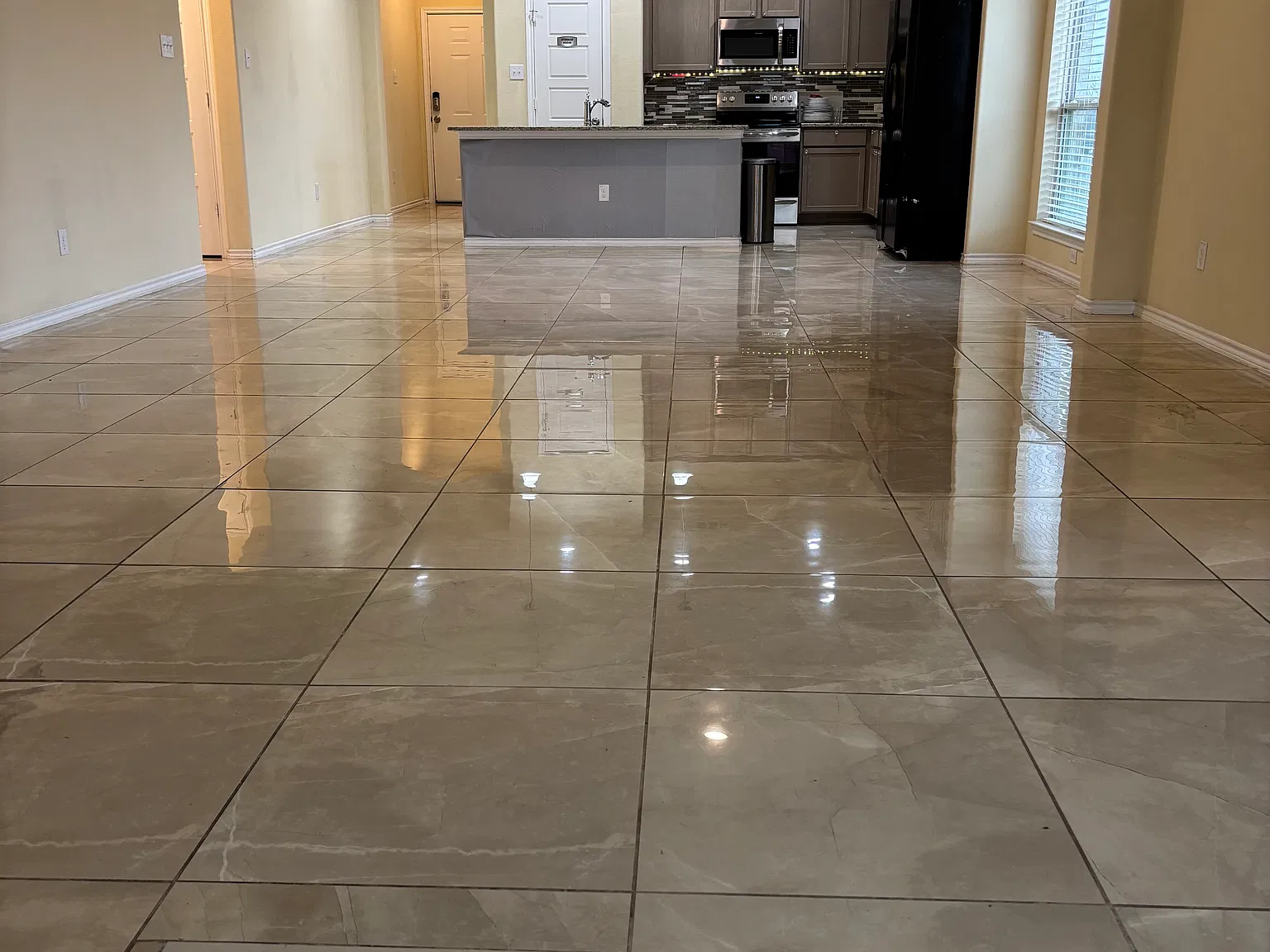 4 bed, 2200 sqft, $2,700 — Photo 3