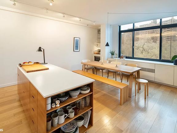 2nd image of 7 Essex St APT 6B