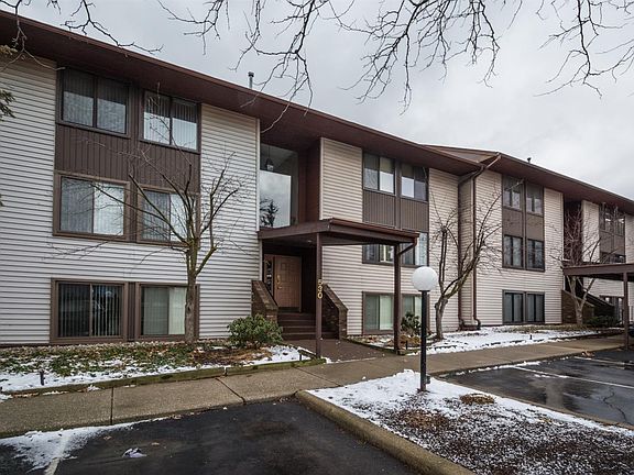 5th image of 530 Cliffs Dr