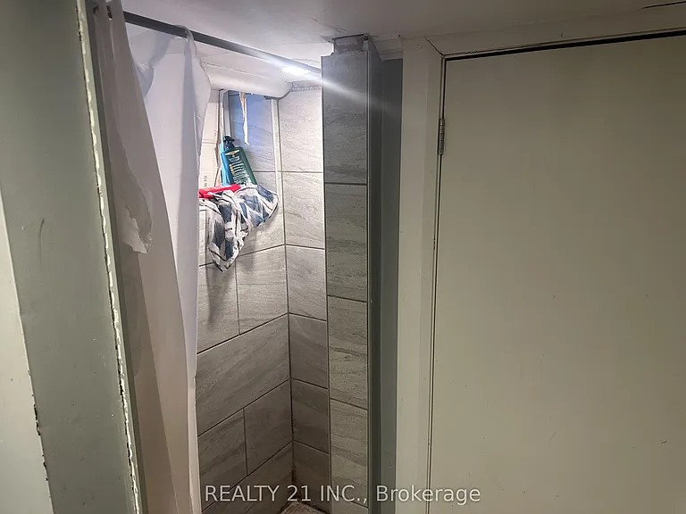 60 Phillip Ave #BASEMENT — Photo 10