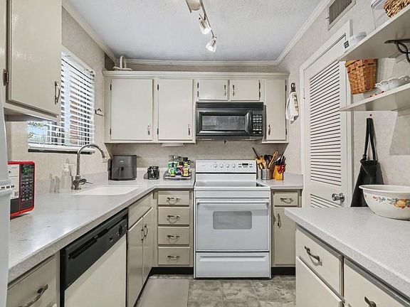 4th image of 1624 Briarcliff Rd NE APT 3
