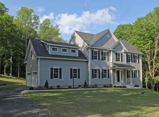 24 Meridian Ridge Dr, Newtown, CT 06470