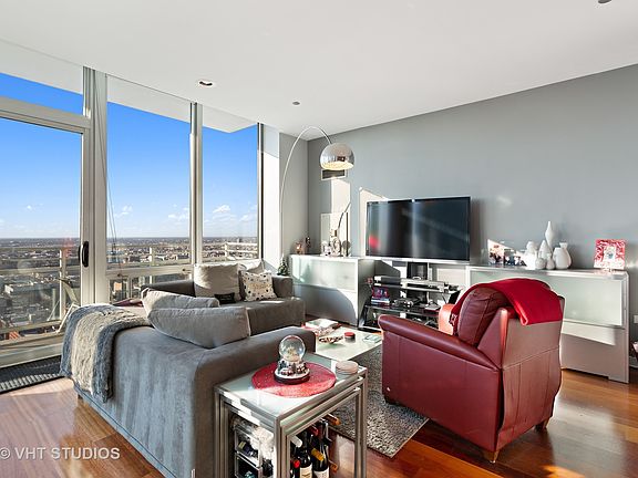 3rd image of 737 W Washington Blvd APT 3410