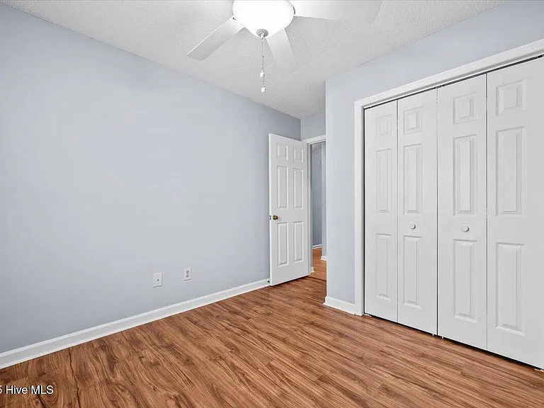 405 Spring Lake Dr — Photo 18