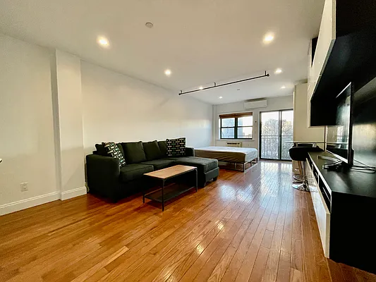 Rented by Compass | media 12