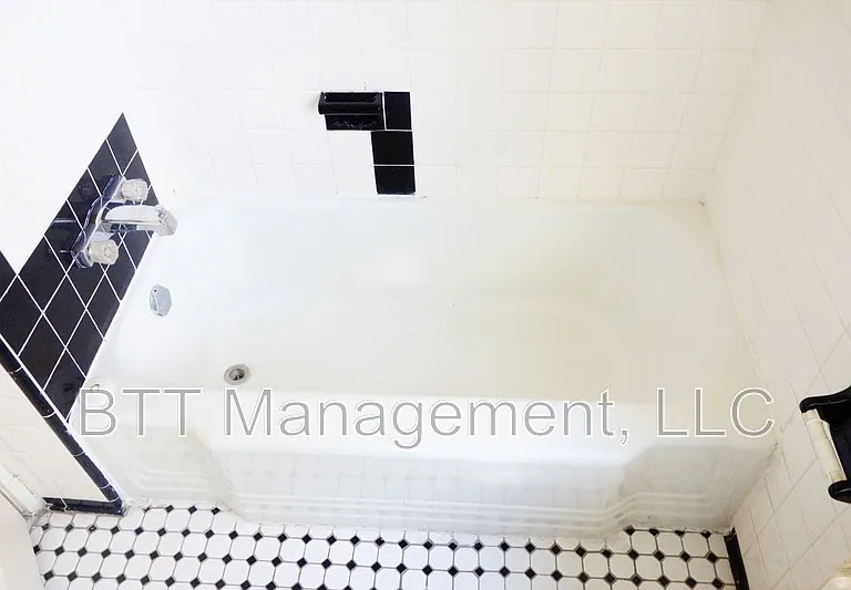 8400 Greenwood Ave #4 — Photo 18