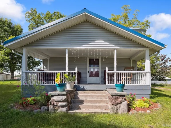 2318 Arch Rd, Eaton Rapids, MI 48827