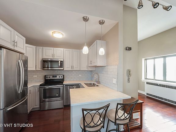 4th image of 5048 N Marine Dr #A9