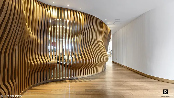 Sold by R New York | media 11