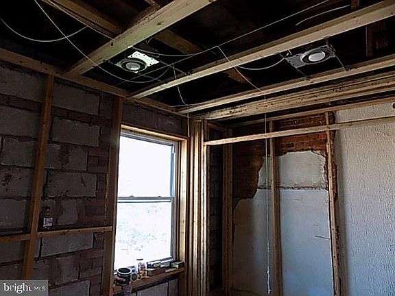 2nd image of 1804 Vineyard St