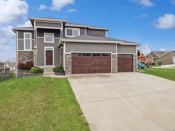 5325 162nd Ct, Urbandale, IA 50323