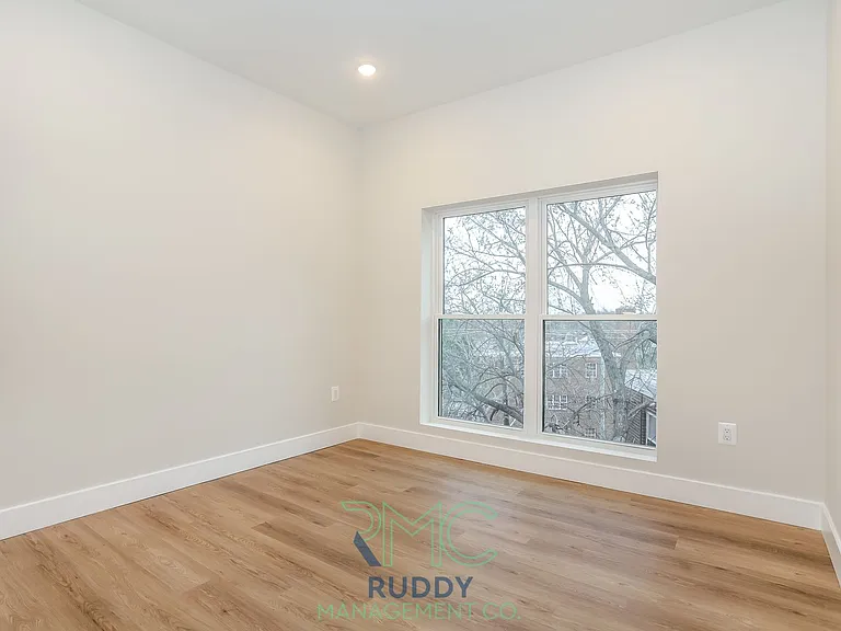 52nd Street Residences — Photo 27