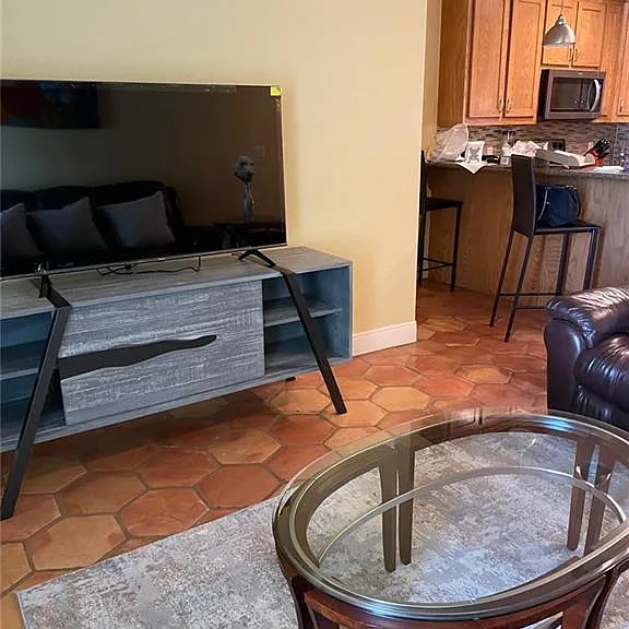 1412 E Keeton Ave #18 — Photo 4