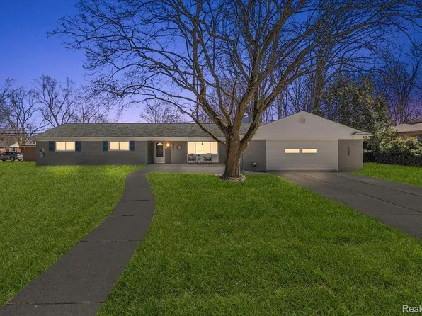 23290 Cass Ave, Farmington, MI 48335