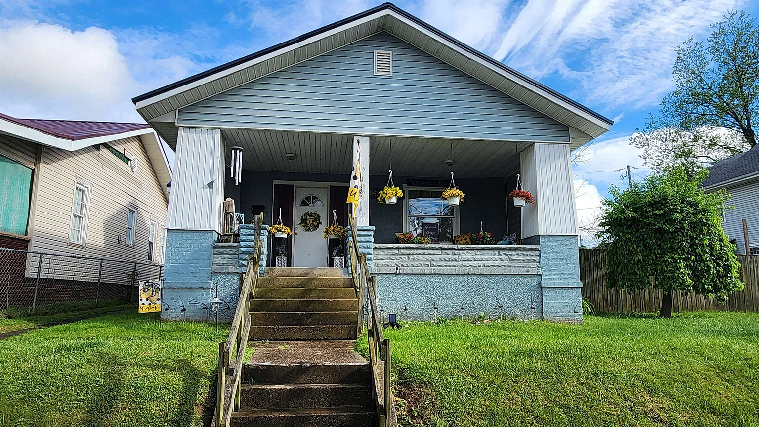 417 7th Ave W photo 1
