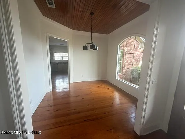 242 Huntington Holw — Photo 2
