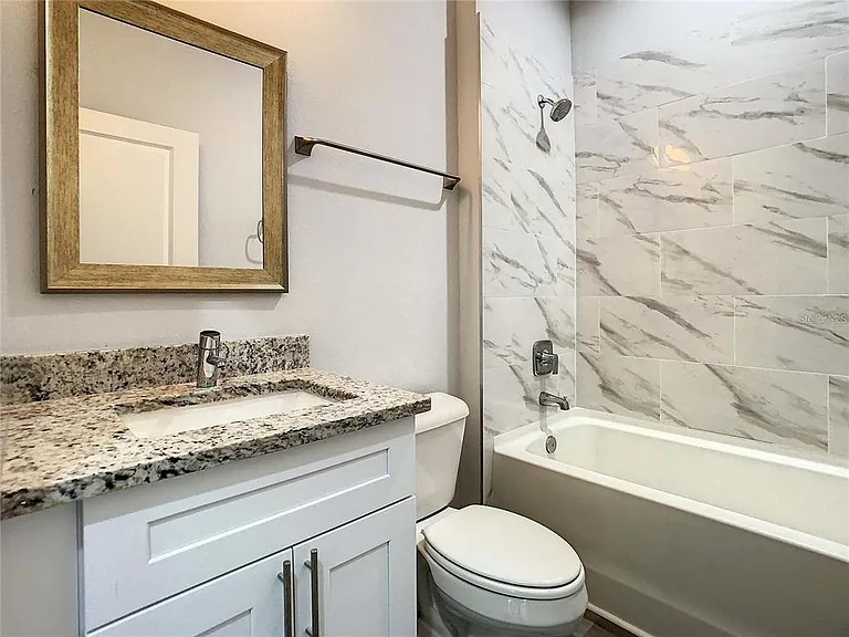 15504 Greenwood Ave — Photo 10