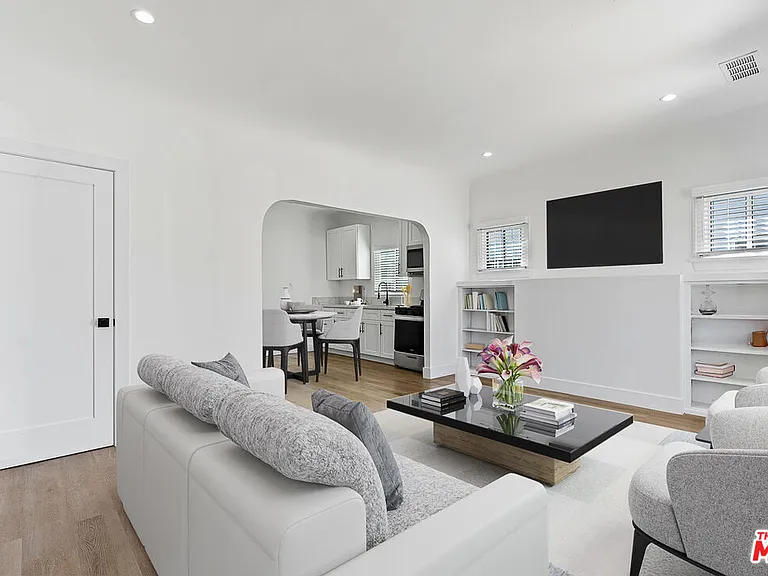 2832 12th Ave — Photo 8