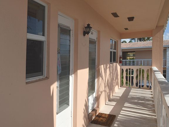 3rd image of 2121 NE 42nd Ct APT 212C