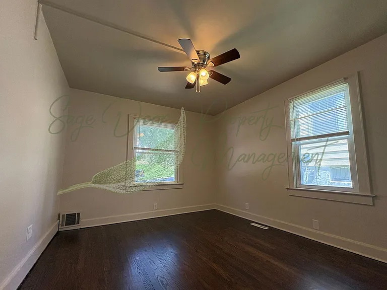 305 N Crysler Ave — Photo 15