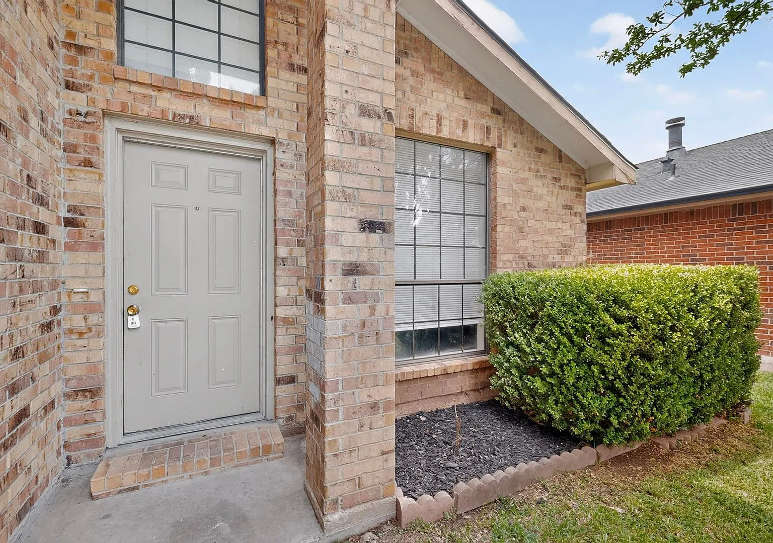Pet-Friendly 4BR Dallas Home | Covered Parking | Deposit Alternative Available — Photo 4
