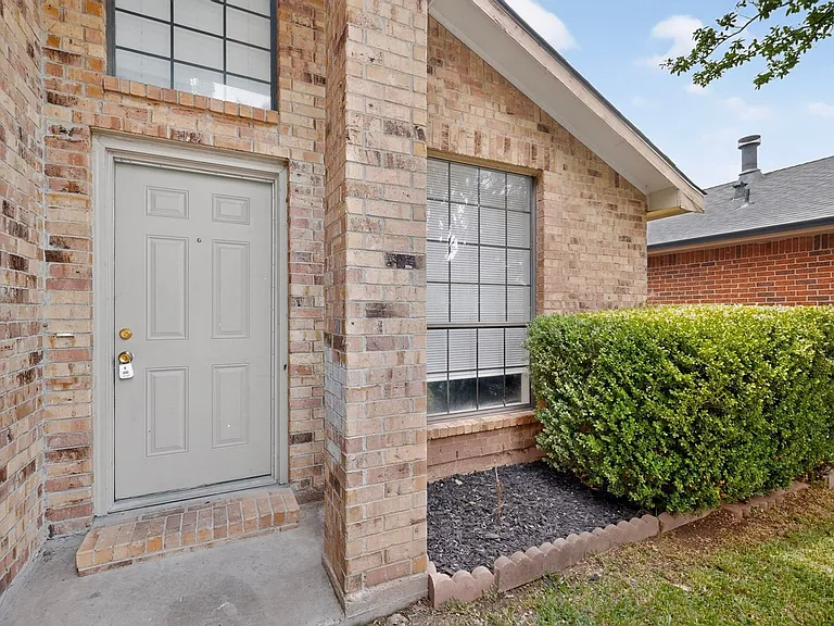 2521 Winter Oak St — Photo 4