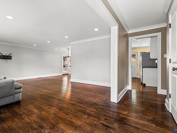 4th image of 235 Riley St