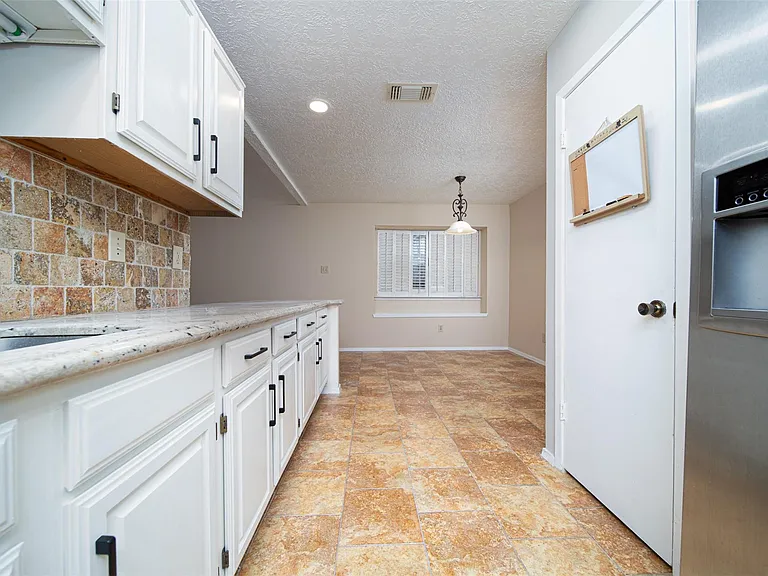 2411 Gunston Ct — Photo 6