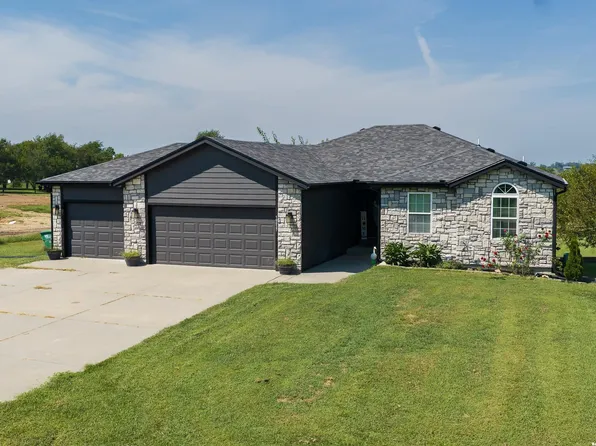 10037 Greenview Dr, Meriden, KS 66512