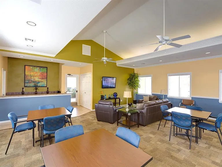 Holly Cove Apartments — Photo 7