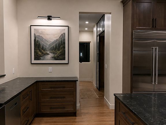 3rd image of 657 Paragon Dr