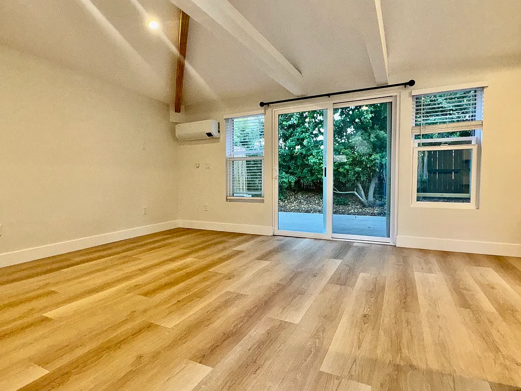 Studio, 450 sqft, $2,970 — Photo 1