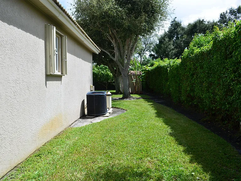 9242 Olmstead Dr — Photo 34