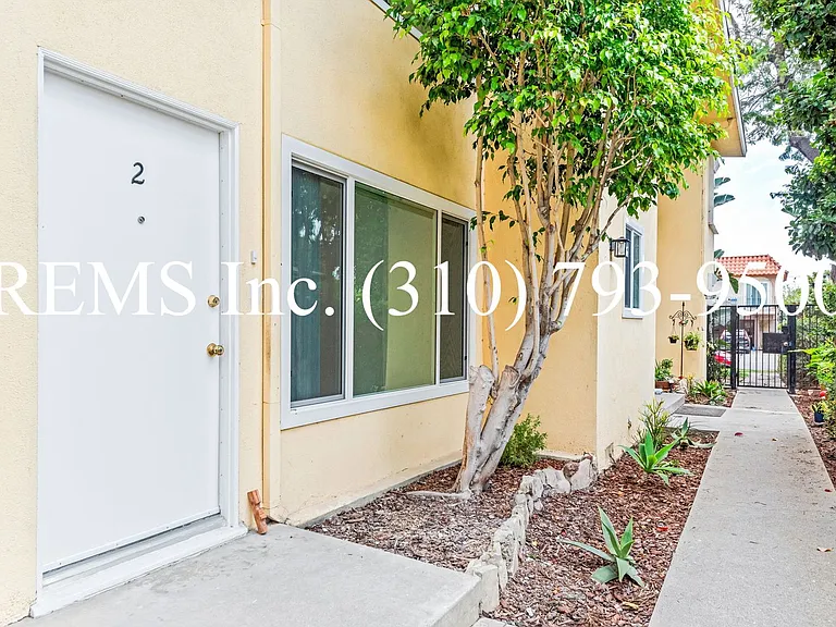 law01 — Photo 2