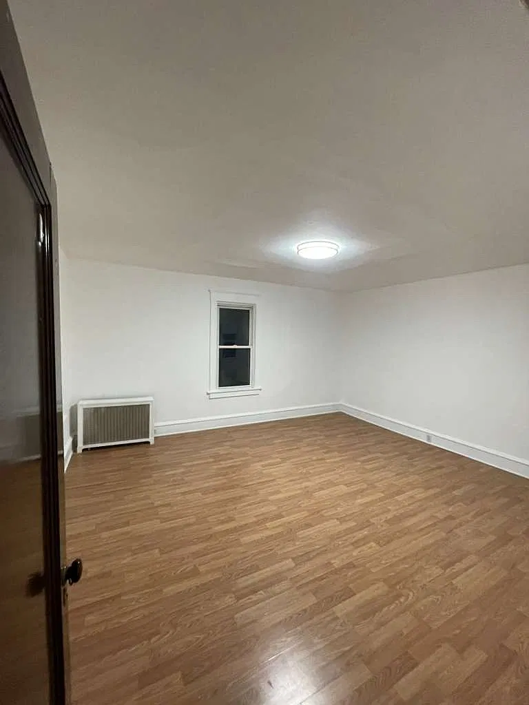 2 bed, $1,300 — Photo 4